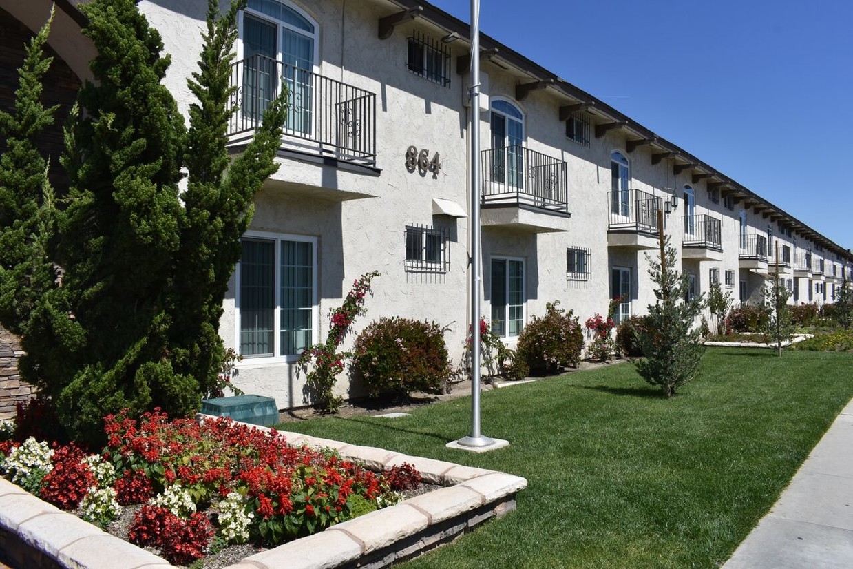 Primary Photo - Casitas de Seville Apartments