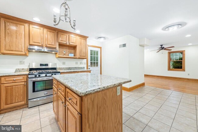 Foto del edificio - 901 Academy Ln