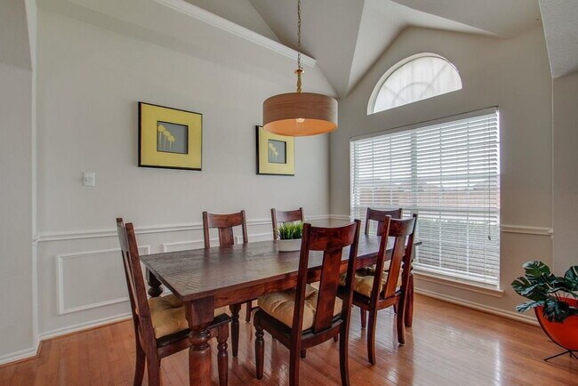 Building Photo - Big & Beautiful in Coppell