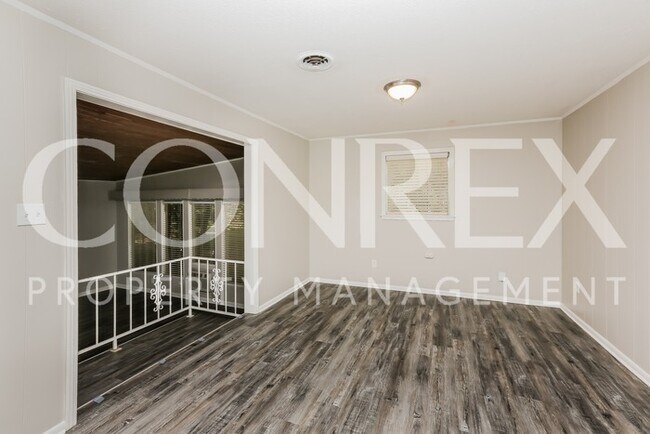 Building Photo - Large Home with Split Floor Plan in Jackso...