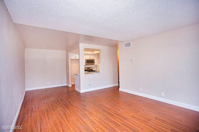 Building Photo - 2 br, 1 bath Condo - 600 W 3rd St