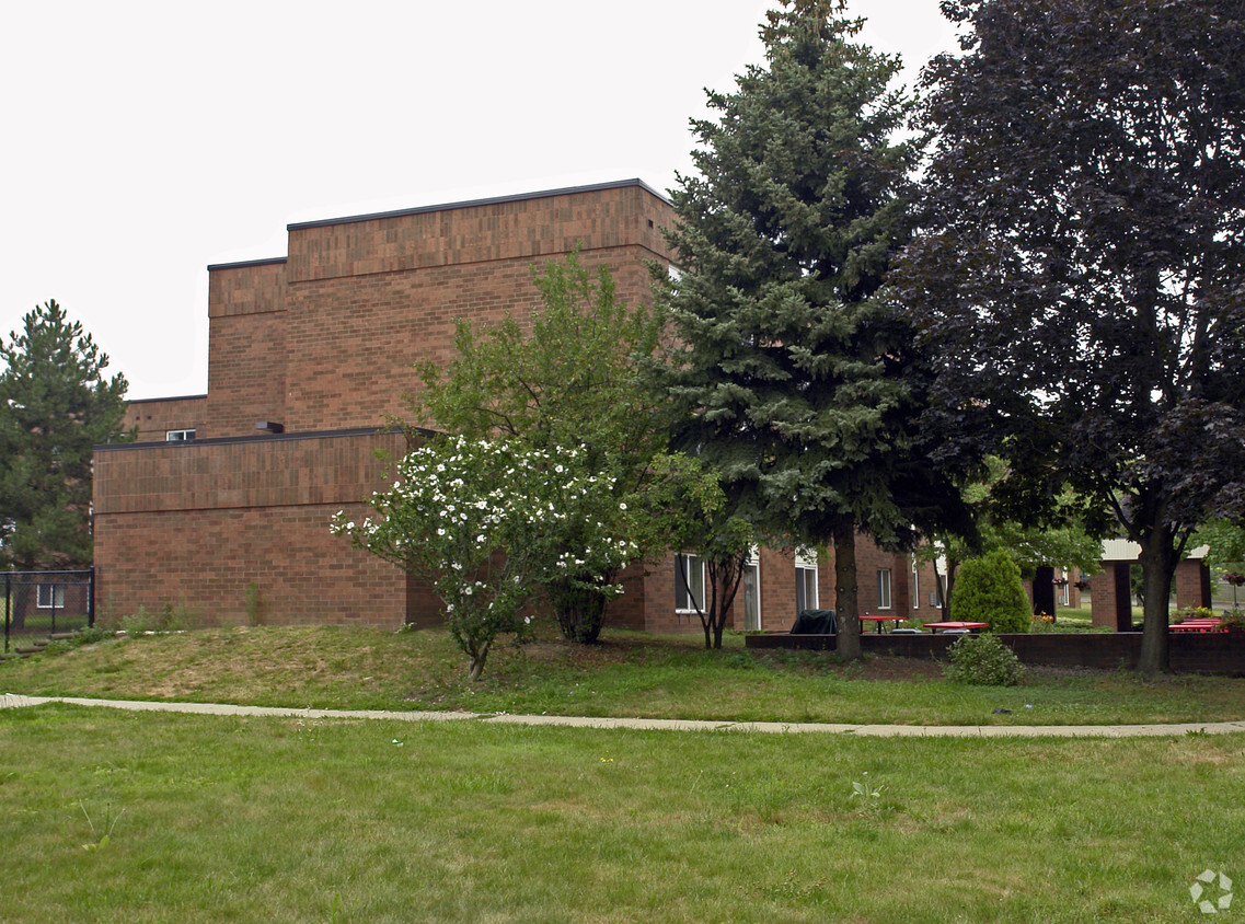 Building Photo - Delaware Manor & The Heights