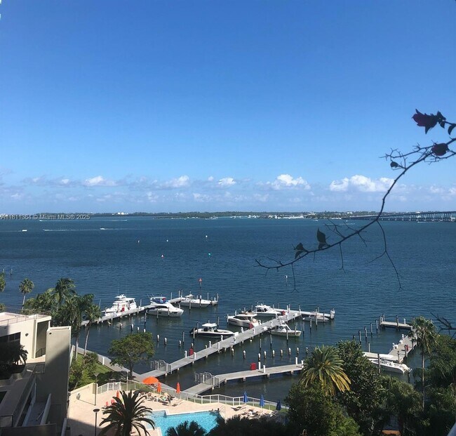Foto del edificio - 1627 Brickell Ave