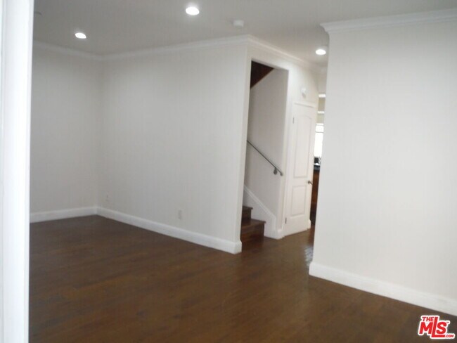 Building Photo - 1821 W 12th Pl