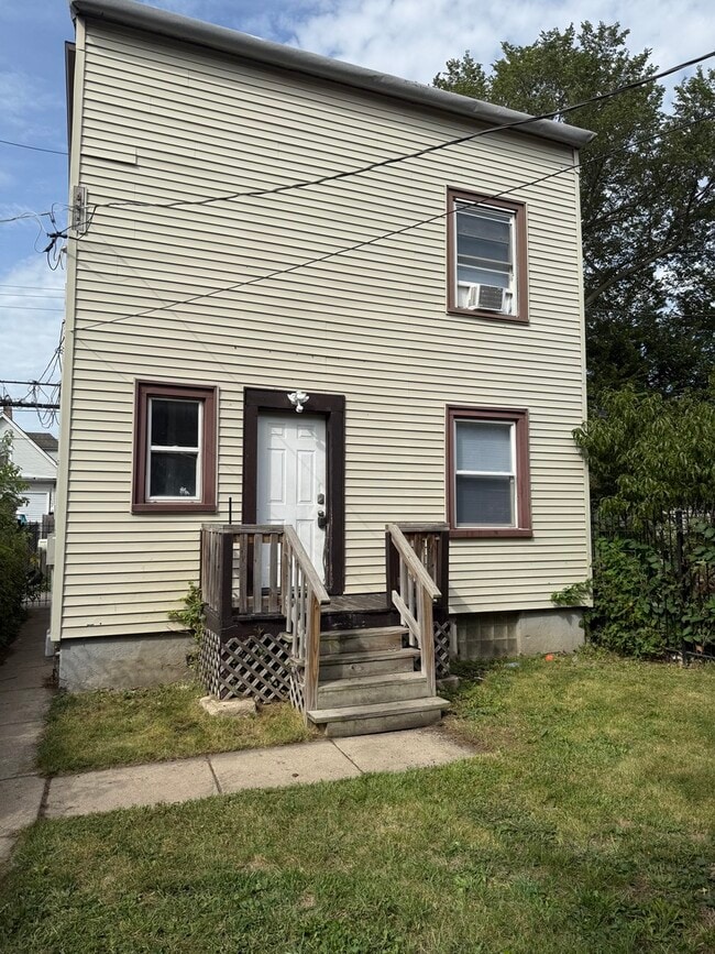 Building Photo - 1030 N Parkside Ave