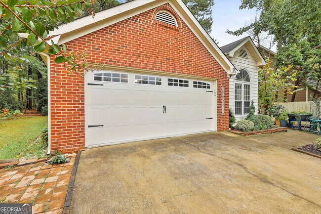 Building Photo - 102 Braelinn Creek Path