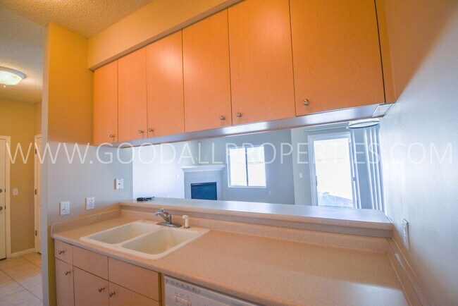 Building Photo - Short Term Lease Available ! 2 Bedroom 2 B...