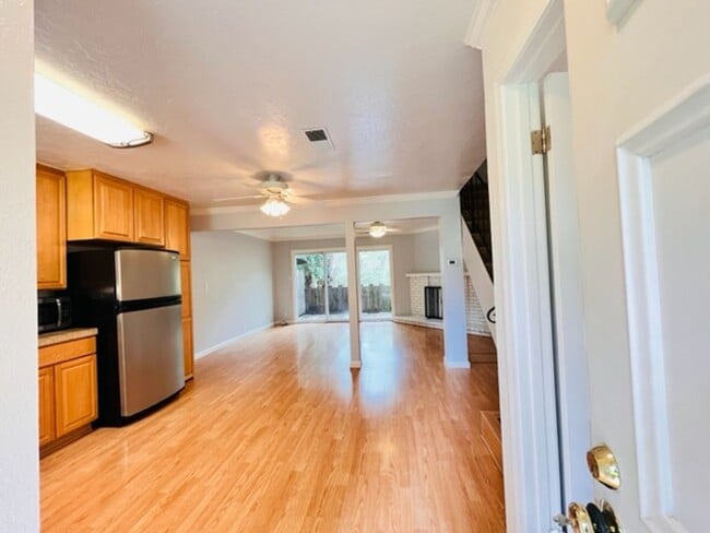 Building Photo - Charming 2BD/1.5BA, Two-Story Townhouse in West Side Danville, Near Downtown- Available NOW!