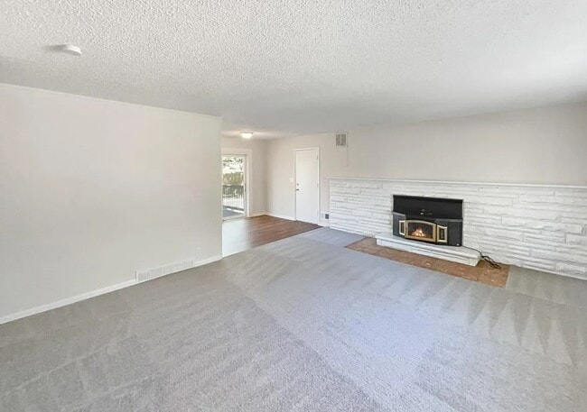 Building Photo - 7808 Crescent Ave