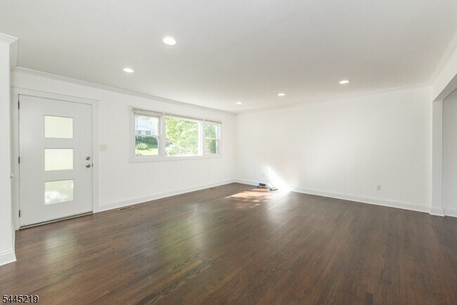Building Photo - 39 Park Terrace N