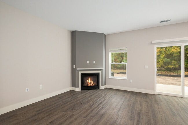 Foto del edificio - The Summit at Harvey Townhomes