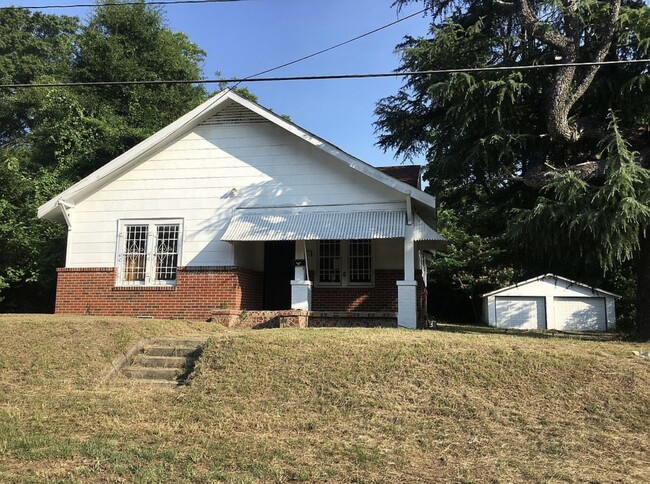 803 Auburn St, Tuskegee, AL 36083 - House Rental in Tuskegee, AL ...