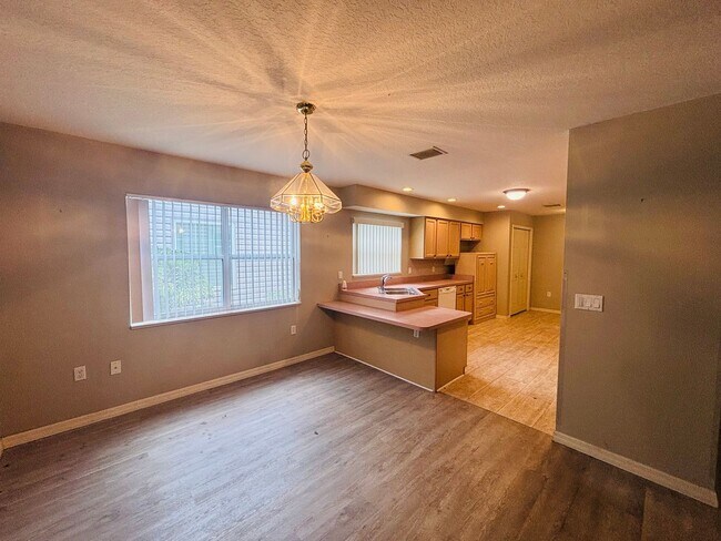 Foto del edificio - Waterfront Living in The Moorings at Point...