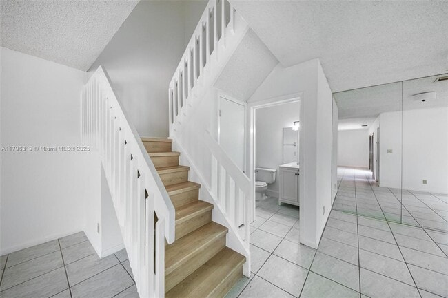 Foto del edificio - 3199 Cocoplum Cir