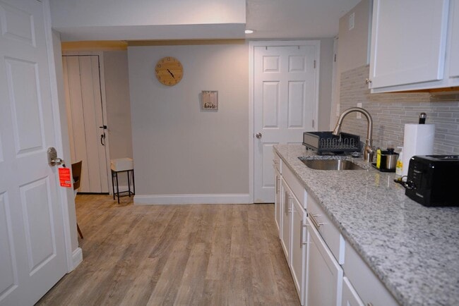 Building Photo - 1544 Oakridge Rd