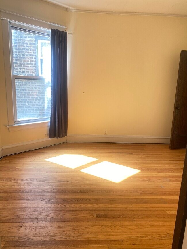 Foto del edificio - 6423 N Magnolia Ave