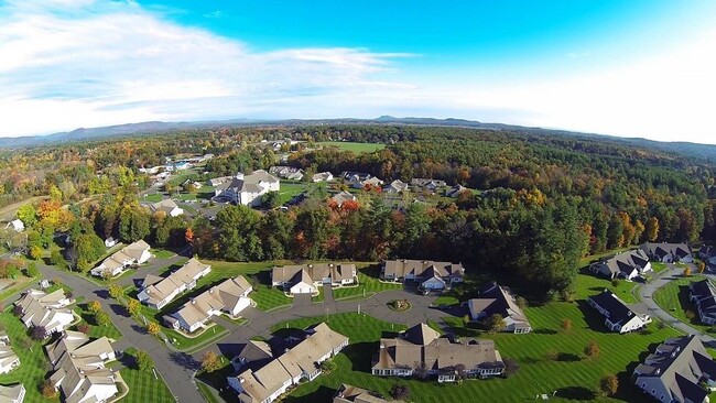 Vista de la propiedad - Southwick Village - 55+ Active Community