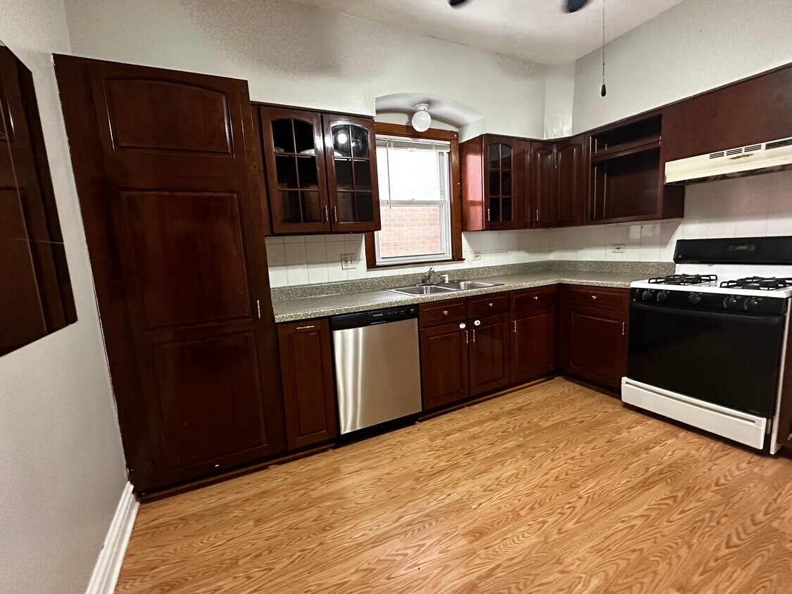 Foto principal - 5016 W Lawrence Ave