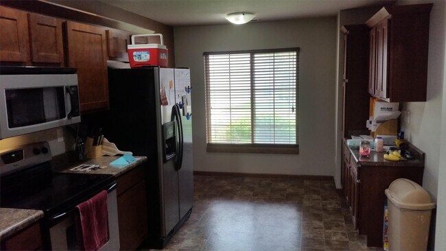 Building Photo - 256 Woodfield Dr