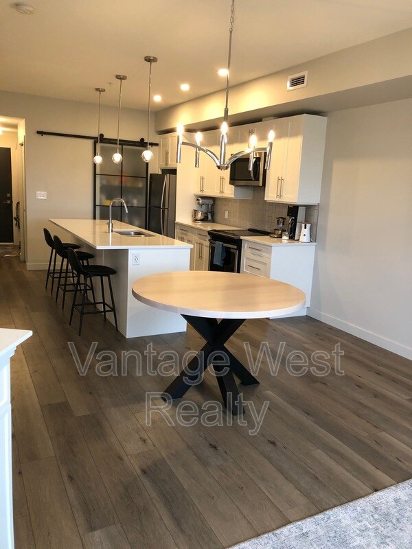Building Photo - 3638-3638 Mission Springs Dr