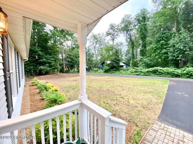 Building Photo - 3 Locust Hill Rd