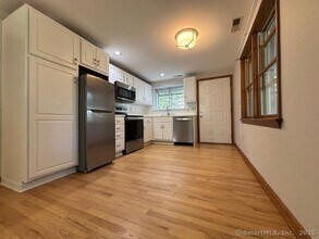 Building Photo - 21 Hollow Tree Rd