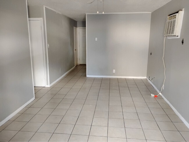Building Photo - 301 E Arden Dr