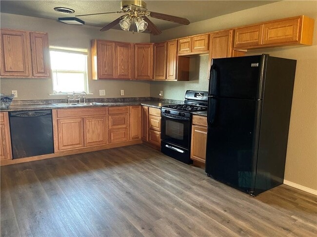 Building Photo - 225 Bright St