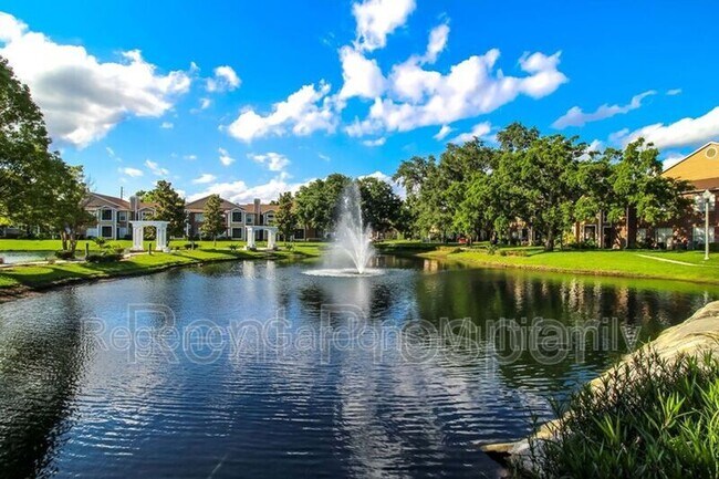 Foto del edificio - 4400 Thornbriar Ln