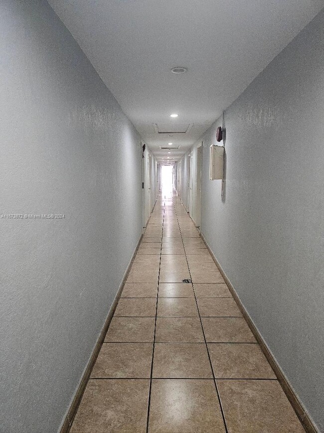 Building Photo - 1350 W 53rd St
