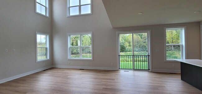 Building Photo - 135 Alroy Rd