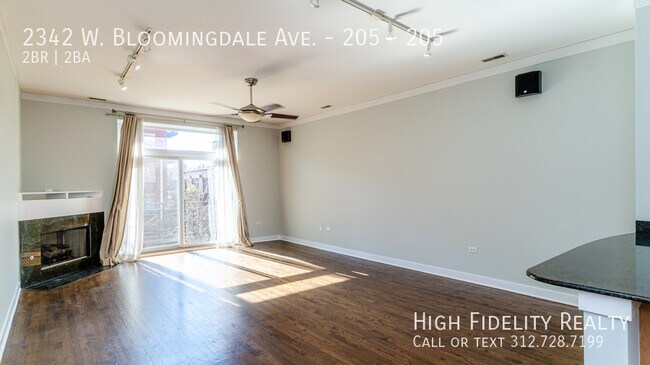 Foto del edificio - 2342 W Bloomingdale Ave