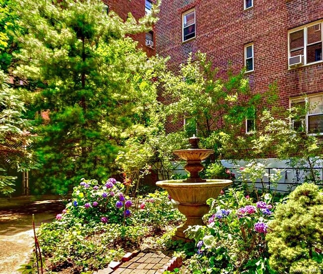 Foto del edificio - 76-10 34th Ave