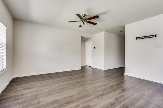 Building Photo - 411 Gallop Dr