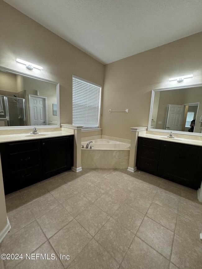 Foto del edificio - 6424 Huntscott Pl