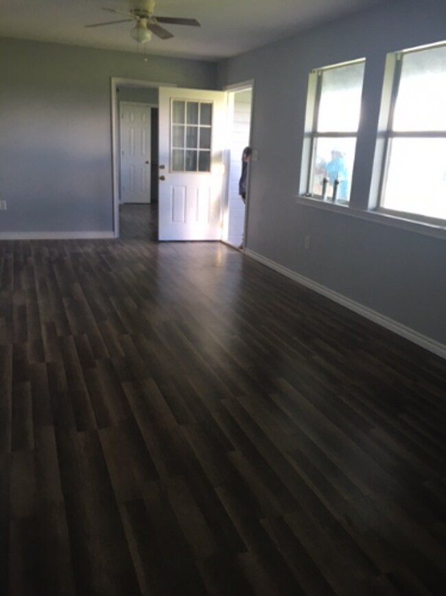 Foto del edificio - 9179 Farm Rd