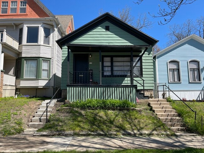 Building Photo - 128 E Lloyd St