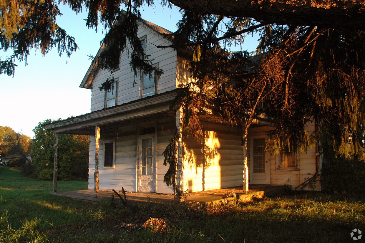 Primary Photo - 10 Silver Valley Rd