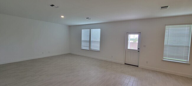 Living Room - 1620 W Kerr Pass
