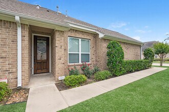 Building Photo - 2034 Que Manor Dr