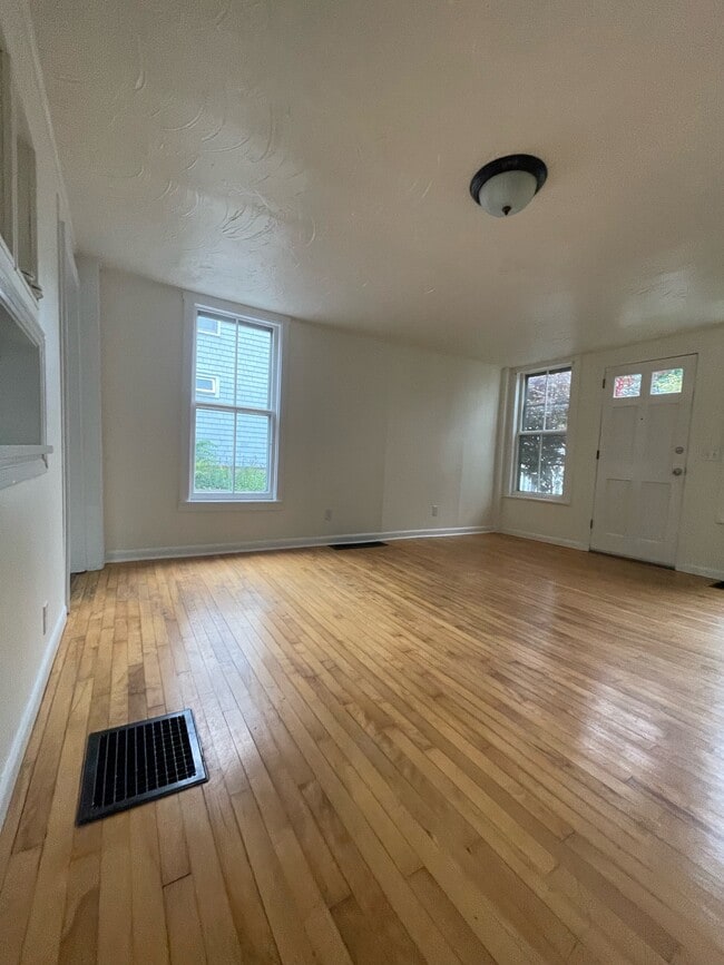 Dining room - 13 Center St