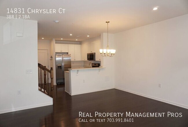 Foto del edificio - Massive home in the heart of Woodbridge!  ...