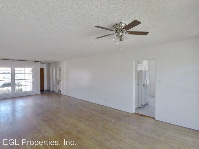 Foto del edificio - 7941 1/2-7941 Blackburn Ave