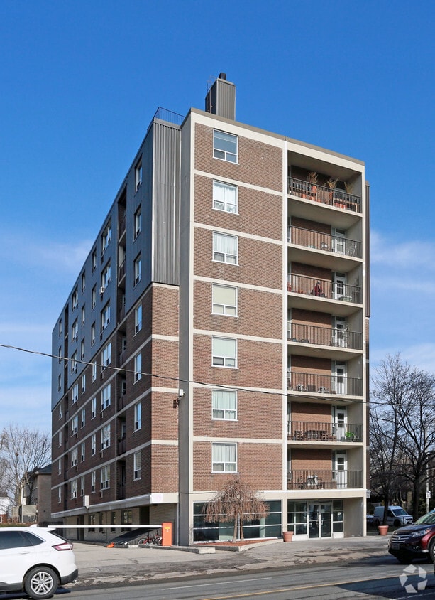 Primary Photo - 490 Eglinton Avenue East