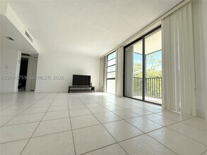 Building Photo - 3475 N Country Club Dr
