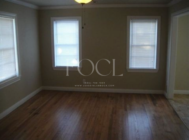 Foto del edificio - Beautiful Hardwood floors!  3/1/1 in the M...