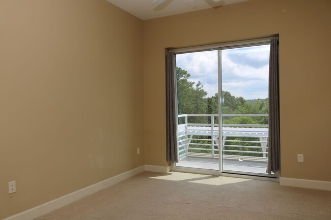 Building Photo - Wonderful Upscale condo loft apartment ava...