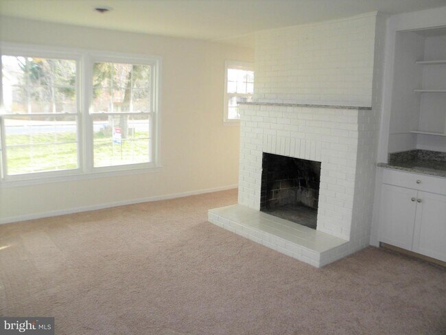 Building Photo - 110 Calvert Towne Rd