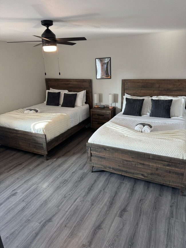 Foto del edificio - 12765 Shadybend Dr