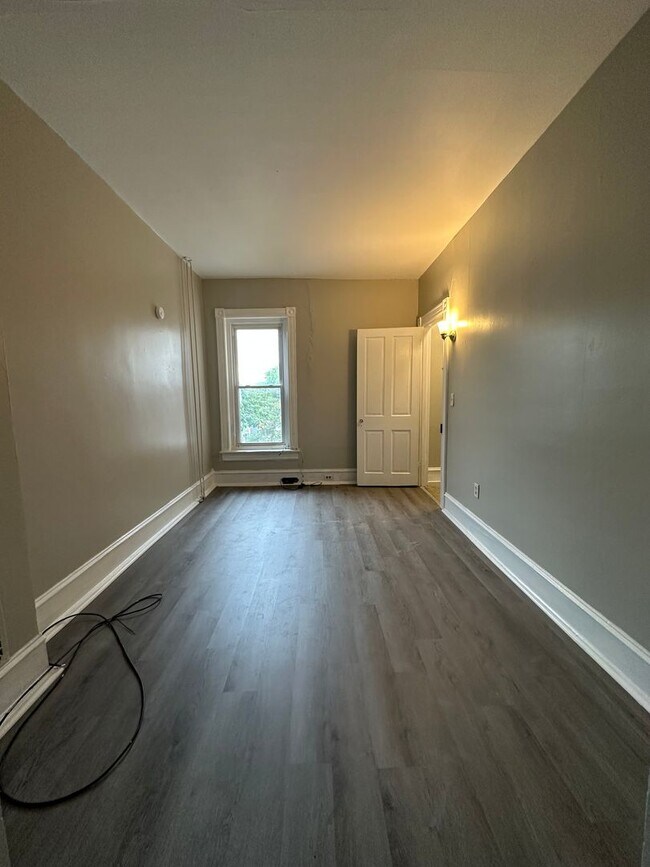 Foto del edificio - 422 W Allen St